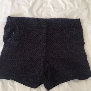 BLACK AND NAVY PATTERNED SHORTS